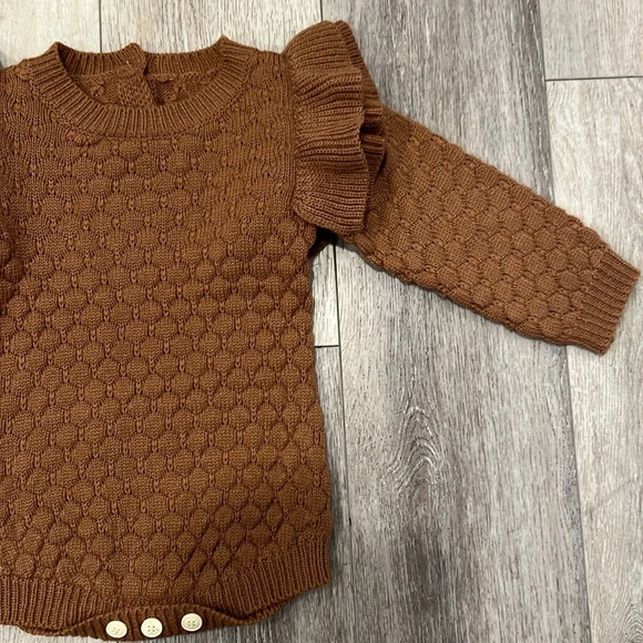 Knitted Ruffle Romper - Picture 7 of 9